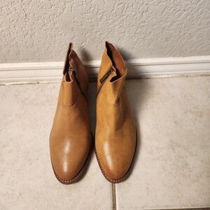 Gianni Bini Leather Ankle Boots Tan Brown Zip Low Heel Booties Womens 6.5M